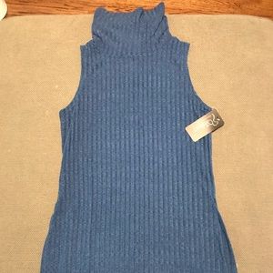 Velucci Ribbed Sleeveless Turtle Neck